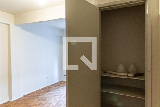 Studio - Armário de kitnet/studio para alugar com 1 quarto, 29m² em Santa Cecilia, São Paulo