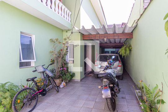 Garagem de casa à venda com 3 quartos, 120m² em Piratininga, Osasco