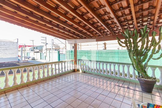 Sacada de casa à venda com 3 quartos, 120m² em Piratininga, Osasco