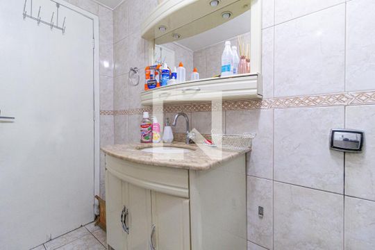 Banheiro 2 de casa à venda com 3 quartos, 120m² em Piratininga, Osasco