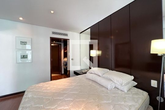 Suíte de apartamento para alugar com 1 quarto, 58m² em Itaim Bibi, São Paulo