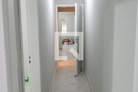 Corredor de casa para alugar com 2 quartos, 100m² em Vila Lusitânia, São Bernardo do Campo