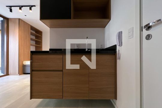 Cozinha de kitnet/studio para alugar com 1 quarto, 26m² em Vila Nova Conceição, São Paulo