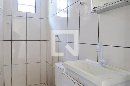 Banheiro de casa para alugar com 1 quarto, 38m² em Utinga, Santo André