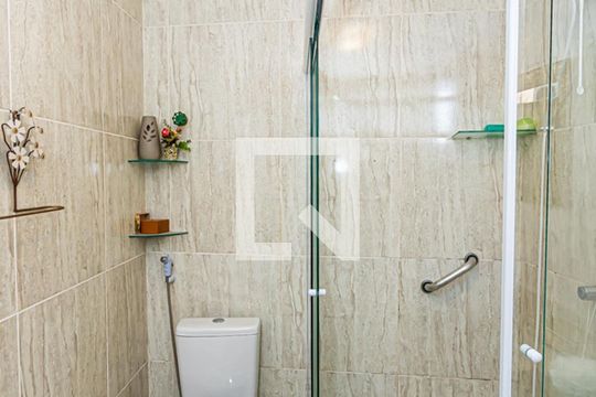 Banheiro de casa para alugar com 1 quarto, 32m² em Vila America, São Paulo