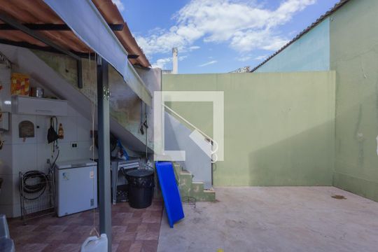 Área externa de casa à venda com 3 quartos, 223m² em Esplanada, Belo Horizonte