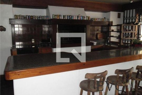 Casa à venda com 5 quartos, 588m² em Três Figueiras, Porto Alegre