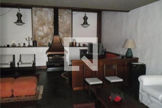 Casa à venda com 5 quartos, 588m² em Três Figueiras, Porto Alegre