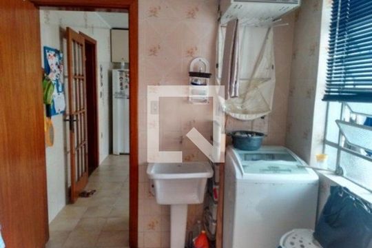 Casa à venda com 3 quartos, 220m² em Vila Ipiranga, Porto Alegre