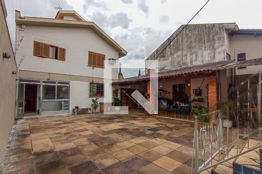 Casa à venda com 3 quartos, 220m² em Vila Ipiranga, Porto Alegre