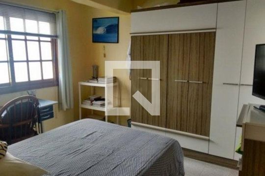 Casa à venda com 3 quartos, 220m² em Vila Ipiranga, Porto Alegre