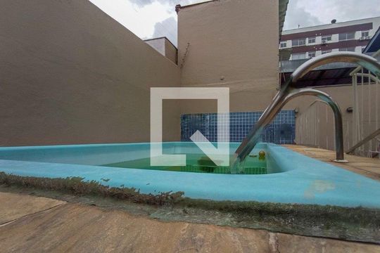 Casa à venda com 3 quartos, 220m² em Vila Ipiranga, Porto Alegre