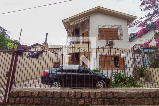 Casa à venda com 3 quartos, 220m² em Vila Ipiranga, Porto Alegre