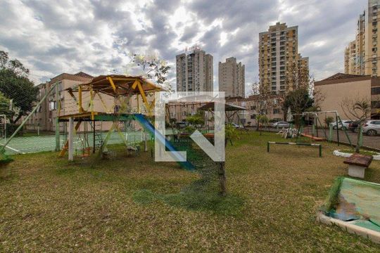 Apartamento à venda com 3 quartos, 74m² em Passo da Areia, Porto Alegre