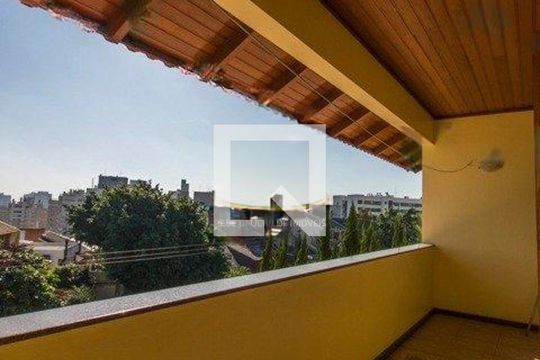Casa à venda com 3 quartos, 300m² em Chácara das Pedras, Porto Alegre