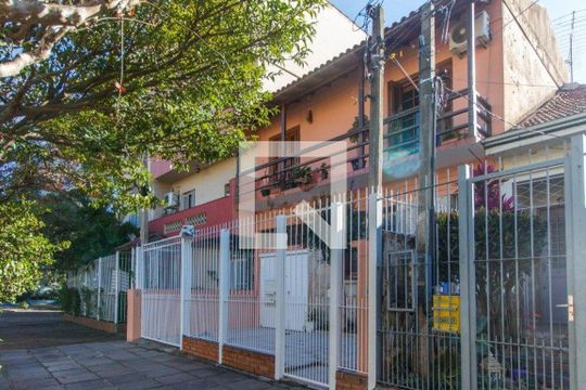 Casa à venda com 3 quartos, 360m² em São Geraldo, Porto Alegre