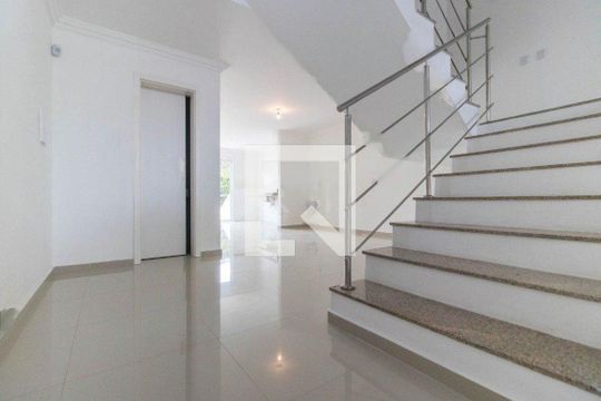 Casa à venda com 3 quartos, 220m² em Jardim Sabará, Porto Alegre