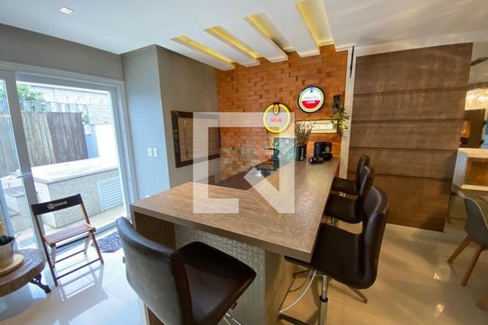 Casa à venda com 3 quartos, 234m² em Sarandi, Porto Alegre