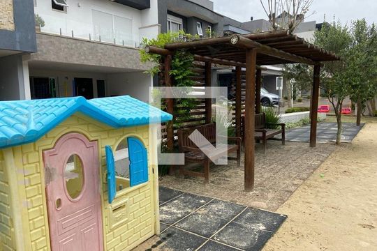 Casa à venda com 3 quartos, 234m² em Sarandi, Porto Alegre