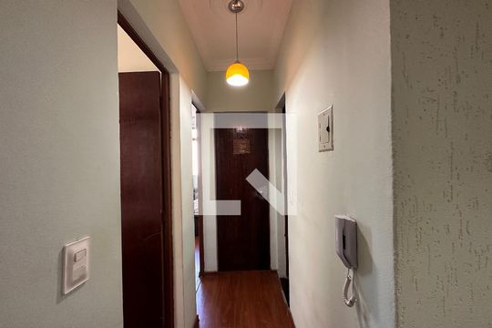 Corredor de apartamento para alugar com 3 quartos, 70m² em Sagrada Família, Belo Horizonte