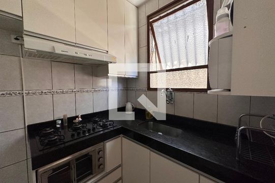Cozinha de apartamento para alugar com 3 quartos, 70m² em Sagrada Família, Belo Horizonte