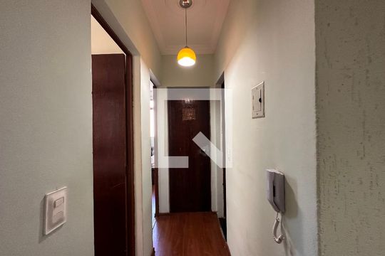 Corredor de apartamento para alugar com 3 quartos, 70m² em Sagrada Família, Belo Horizonte