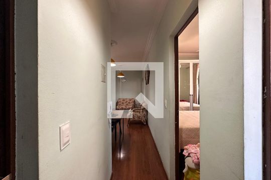 Corredor de apartamento para alugar com 3 quartos, 70m² em Sagrada Família, Belo Horizonte