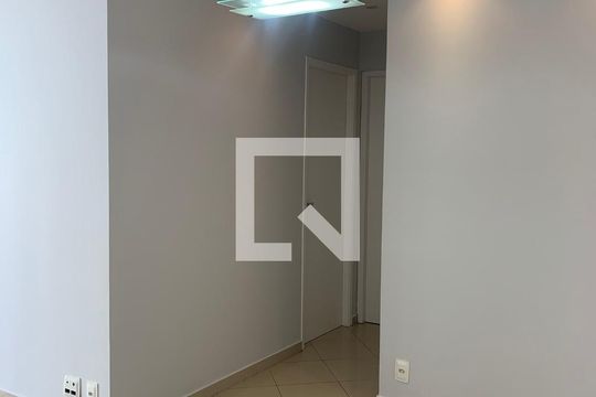 Sala de apartamento à venda com 2 quartos, 72m² em Vila das Bandeiras, Guarulhos
