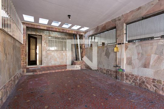 Garagem de casa à venda com 2 quartos, 80m² em Vila Moreira, São Paulo