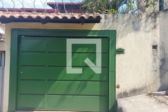 Fachada de casa à venda com 2 quartos, 83m² em Sapucaia Ii, Contagem
