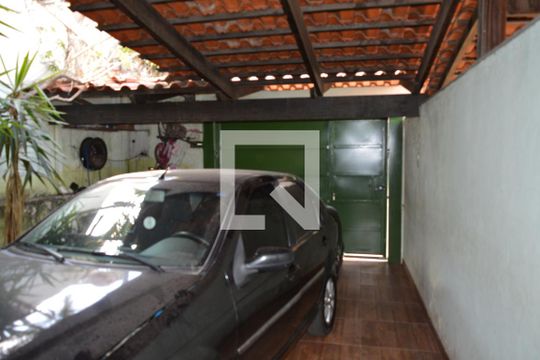Garagem de casa à venda com 2 quartos, 83m² em Sapucaia Ii, Contagem