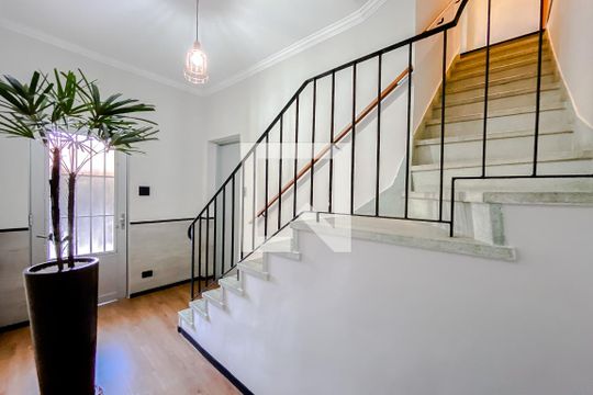 Escada de casa à venda com 3 quartos, 225m² em Alto da Mooca, São Paulo