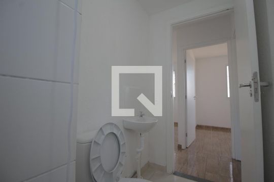 Banheiro de apartamento para alugar com 2 quartos, 42m² em Morro Santana, Porto Alegre