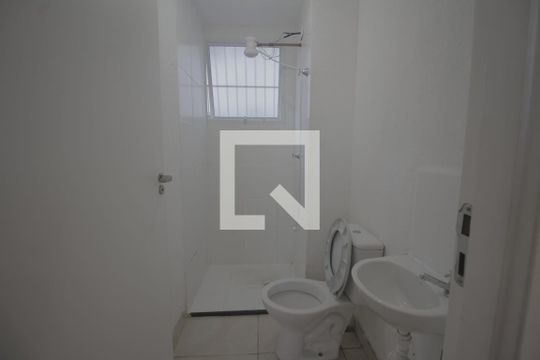 Banheiro de apartamento para alugar com 2 quartos, 42m² em Morro Santana, Porto Alegre
