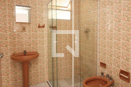 Banheiro de apartamento à venda com 2 quartos, 79m² em Partenon, Porto Alegre