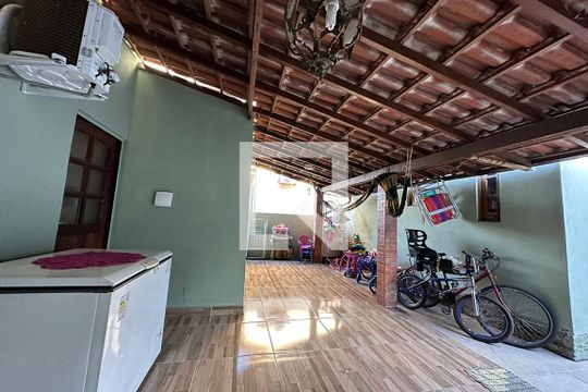 Área externa de casa à venda com 4 quartos, 150m² em Mauá, Novo Hamburgo