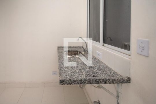 Cozinha de apartamento para alugar com 1 quarto, 33m² em Vila Paulo Silas, São Paulo