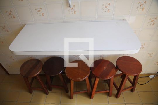 Cozinha de apartamento para alugar com 1 quarto, 59m² em Nova Mirim, Praia Grande