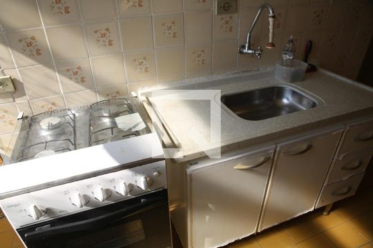 Cozinha de apartamento para alugar com 1 quarto, 59m² em Nova Mirim, Praia Grande