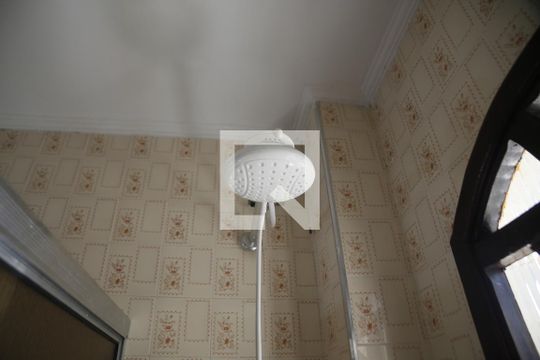 Banheiro de apartamento para alugar com 1 quarto, 59m² em Nova Mirim, Praia Grande