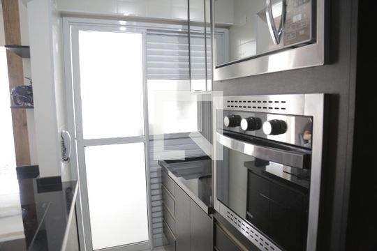 Cozinha de apartamento para alugar com 2 quartos, 53m² em Vila Marina, São Paulo
