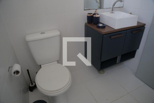 Banheiro de apartamento para alugar com 2 quartos, 53m² em Vila Marina, São Paulo