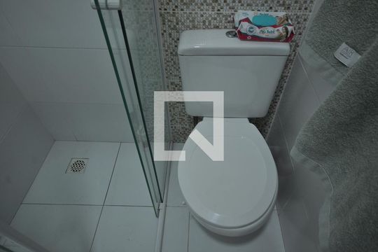 Banheiro Social de casa de condomínio à venda com 2 quartos, 48m² em Vila Germinal, São Paulo