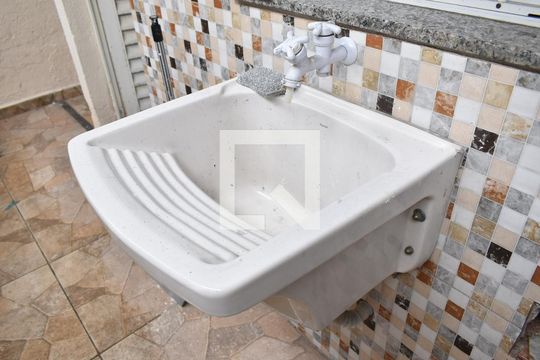 Tanque de casa de condomínio para alugar com 2 quartos, 75m² em Campo Grande, Rio de Janeiro