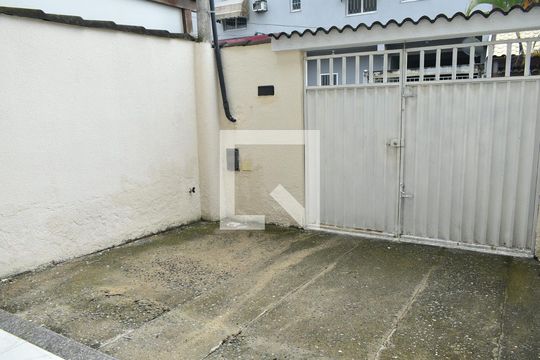 Garagem de casa de condomínio para alugar com 2 quartos, 75m² em Campo Grande, Rio de Janeiro