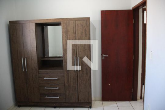 Quarto 2 de apartamento para alugar com 2 quartos, 52m² em Santa Mônica, Uberlândia