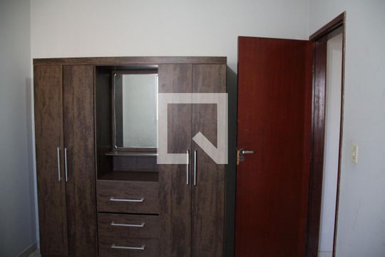 Quarto 1 de apartamento para alugar com 2 quartos, 52m² em Santa Mônica, Uberlândia