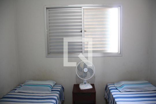 Quarto 1 de apartamento para alugar com 2 quartos, 52m² em Santa Mônica, Uberlândia