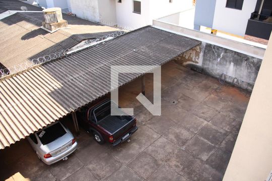 Garagem de apartamento para alugar com 2 quartos, 52m² em Santa Mônica, Uberlândia