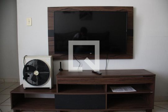 Sala de apartamento para alugar com 2 quartos, 52m² em Santa Mônica, Uberlândia